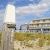 Strandhotel Seeduyn aan het strand op Vlieland